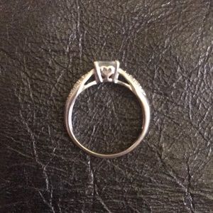 10kt white gold engagement ring 💍